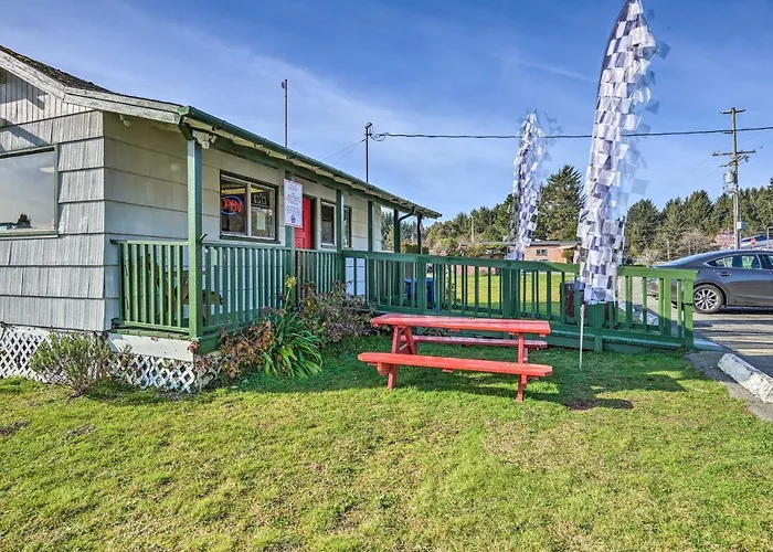 Smith River Vintage Cabin Oceanfront Deck And Views
