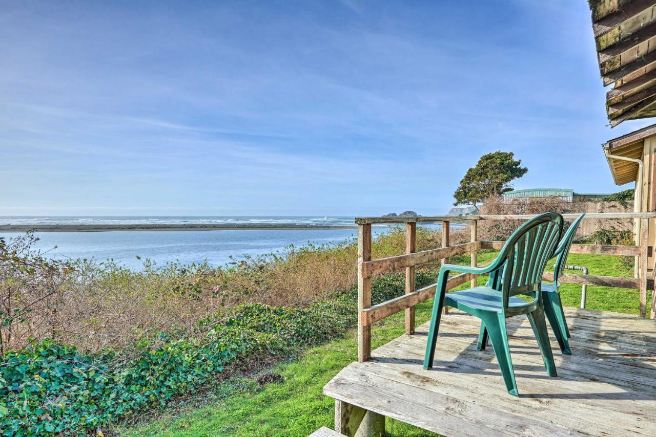Vintage Oceanfront Deck And Views Holiday home Smith River