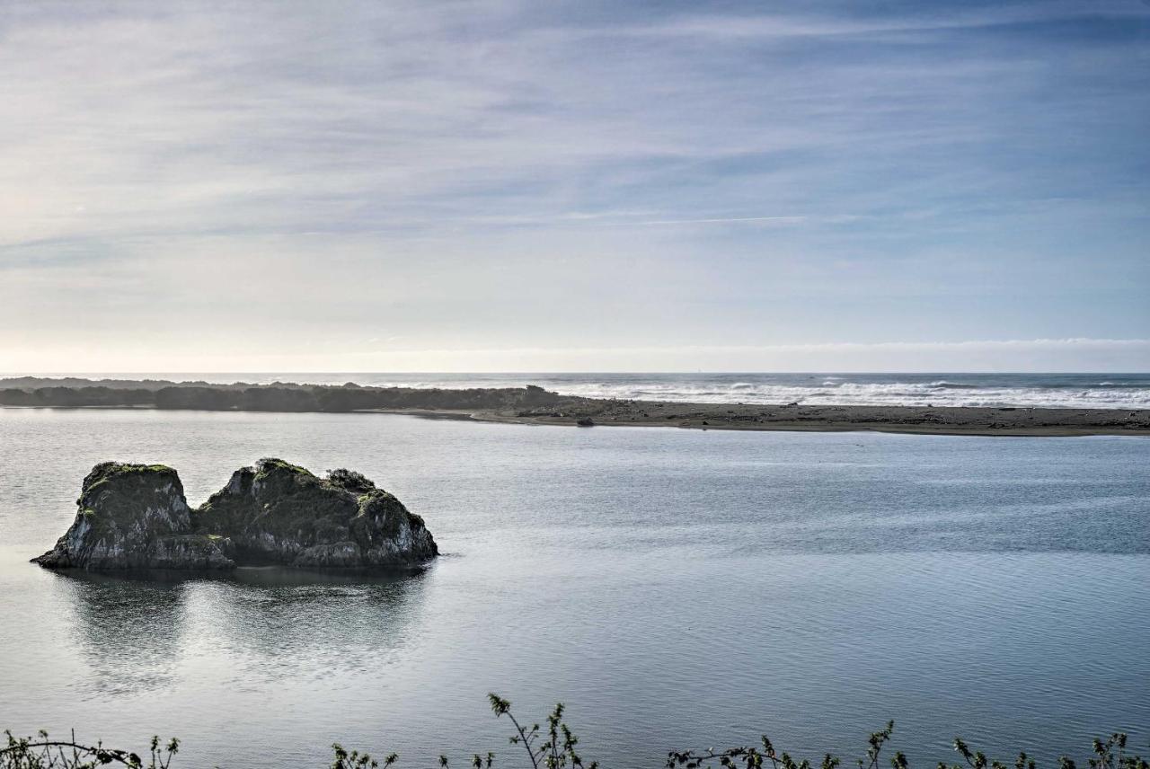 Vintage Oceanfront Deck And Views Holiday home Smith River
