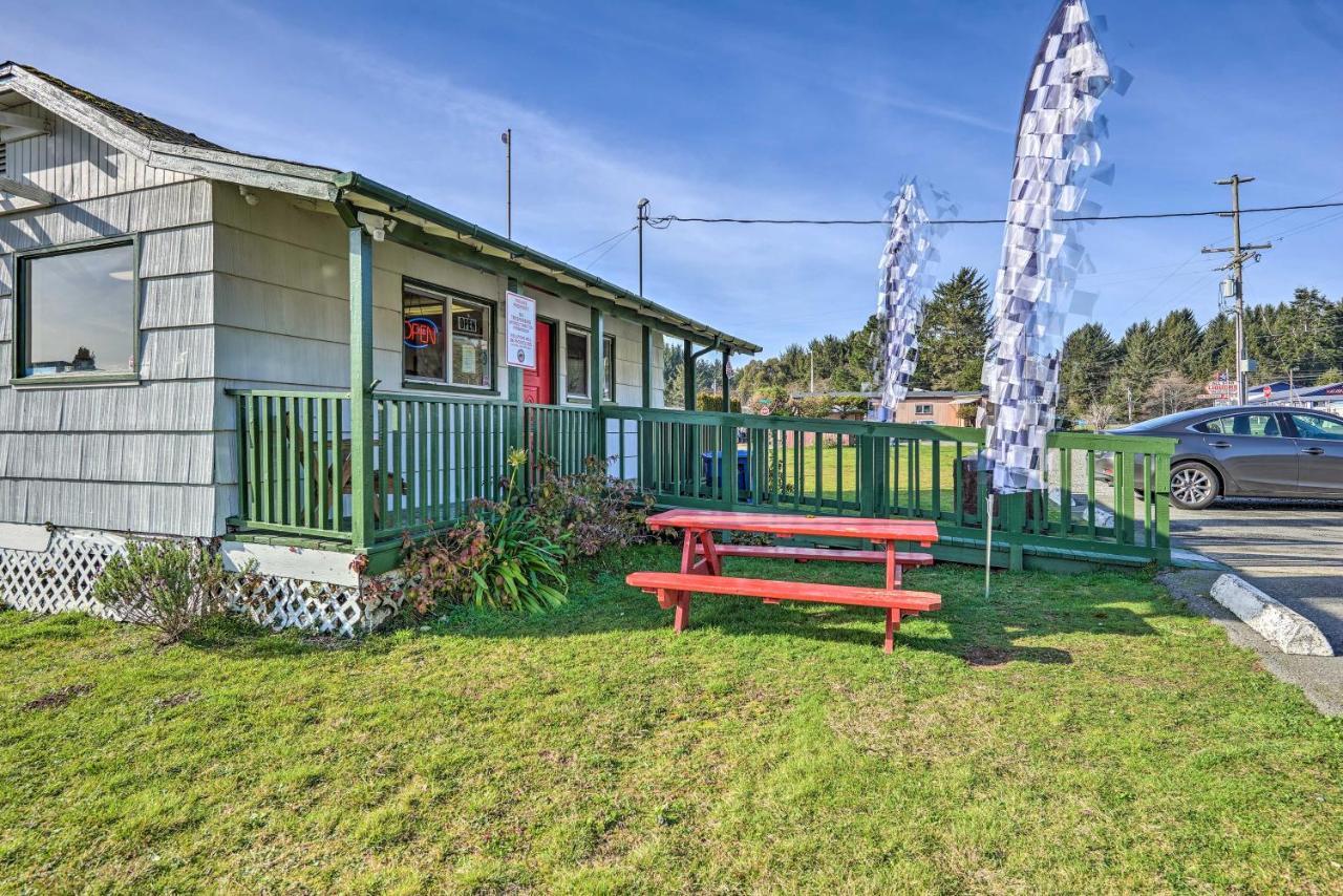 Vintage Oceanfront Deck And Views Holiday home