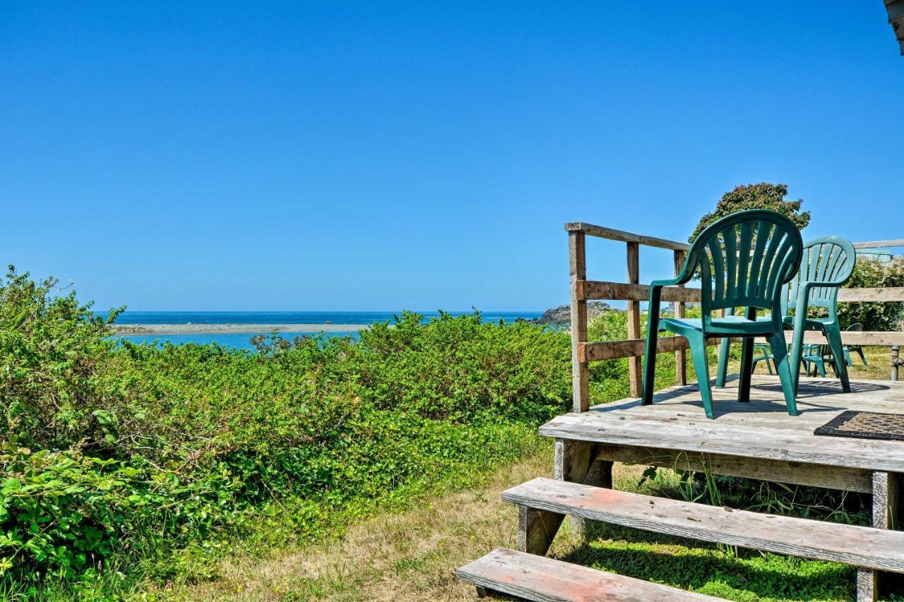 Holiday home Vintage Oceanfront Deck And Views *