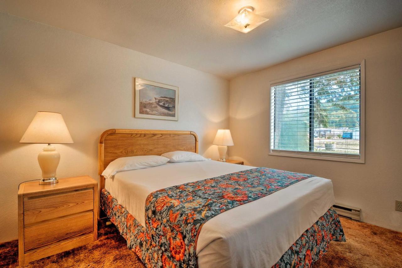 Vintage Oceanfront Deck And Views Holiday home *