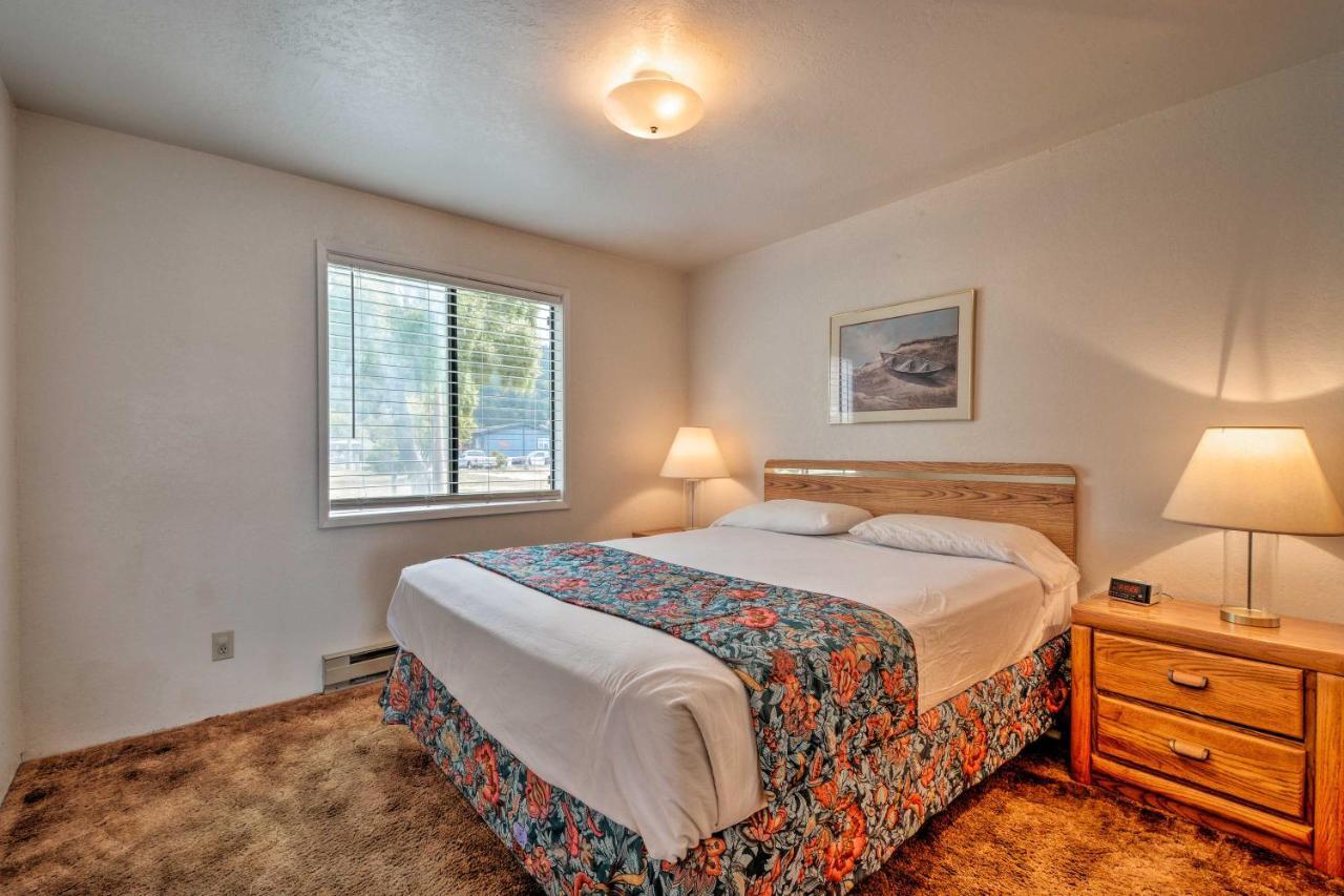 Holiday home Vintage Oceanfront Deck And Views Smith River
