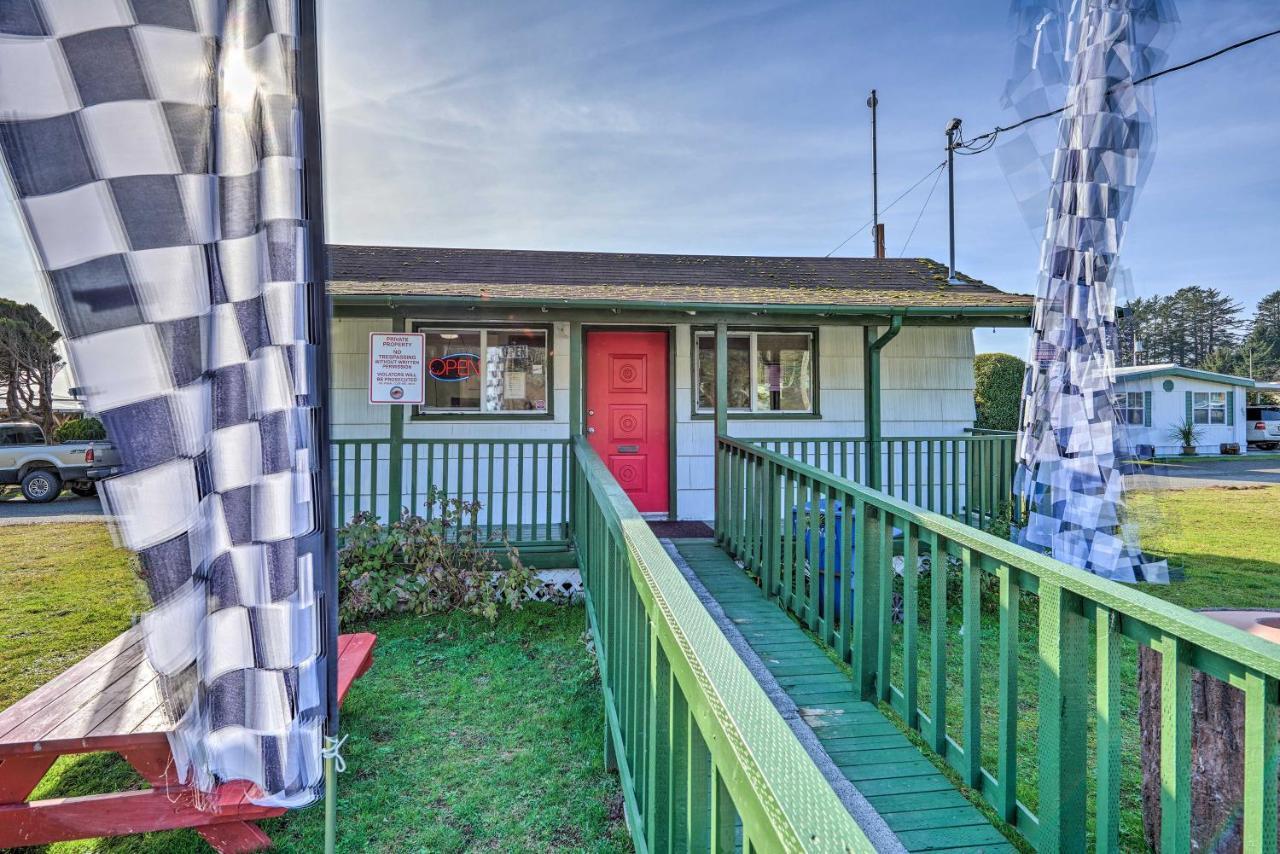Vintage Oceanfront Deck And Views